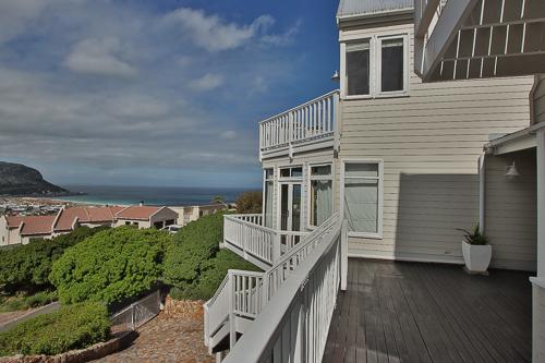 6 Bedroom Property for Sale in Fish Hoek Western Cape